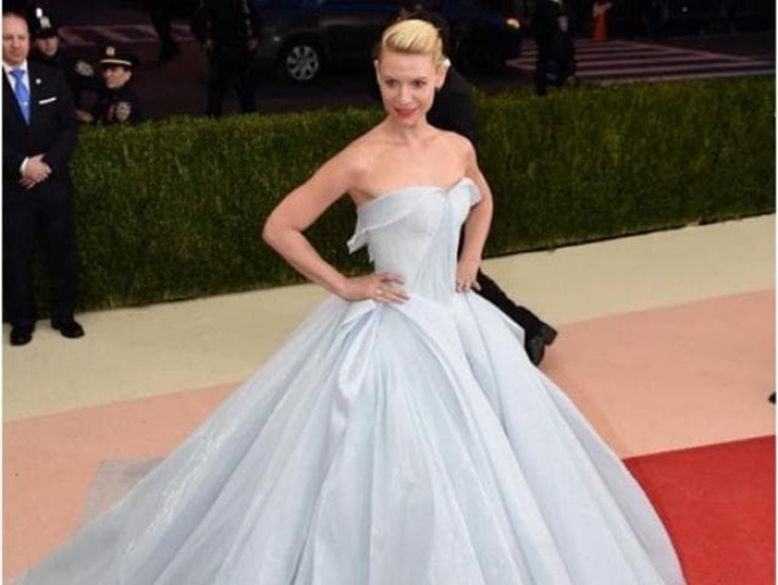 Это платье не такое простое, как кажется на первый взгляд!..